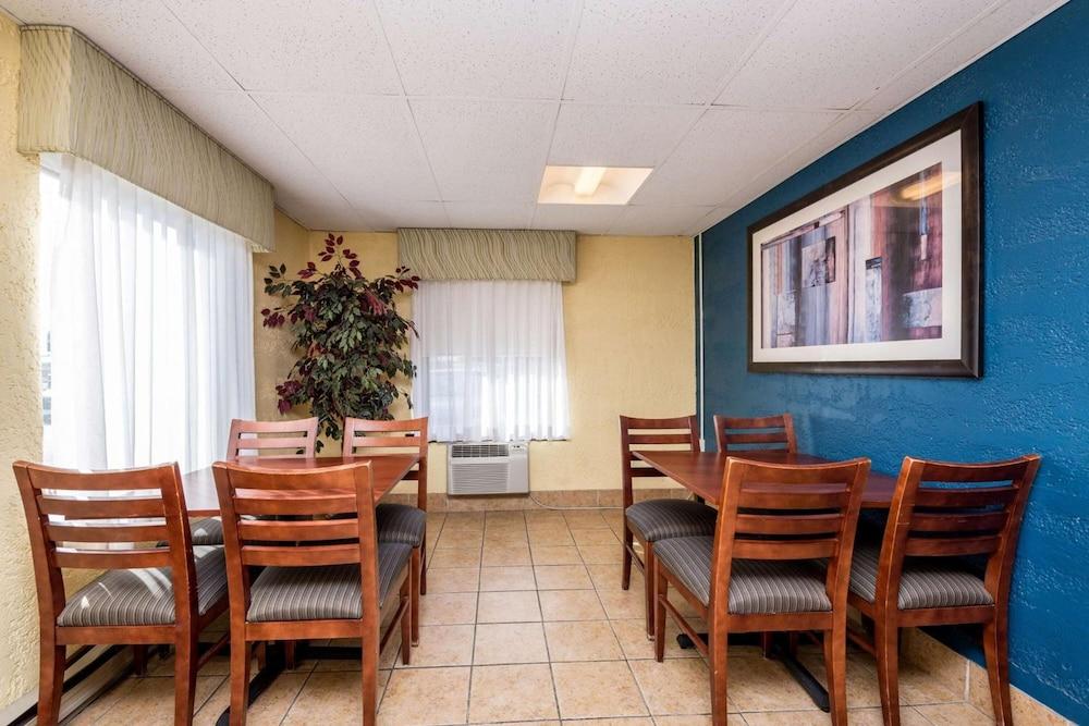 Motel 6-Cedar Rapids, Ia - Airport Exterior photo